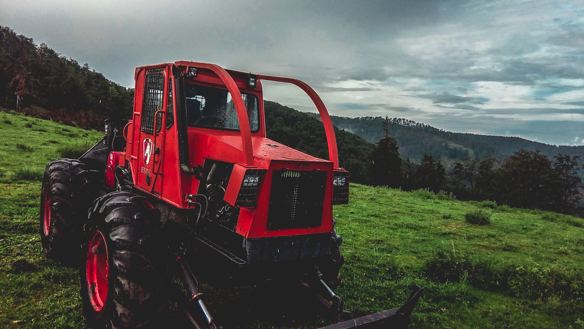 Займ под ПТС специальной техники в Туапсе